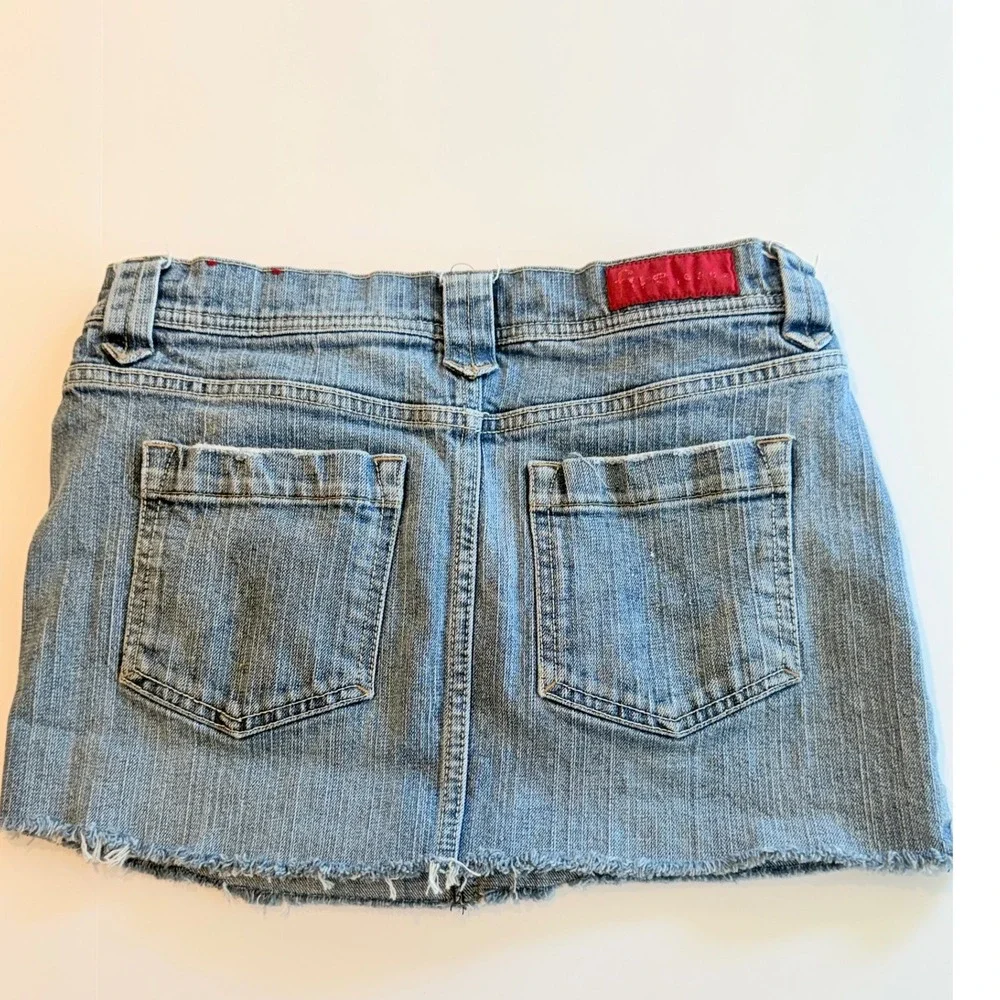 Jeans Sasha Denim Mini Skirt Medium Wash Rhinestone Y2K Raw Hem Size 5‎